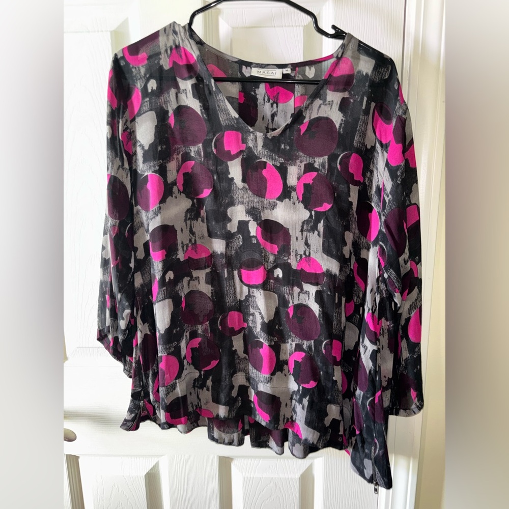 Masai long sleeve tunic top in 100 % viscose with low side zippers M